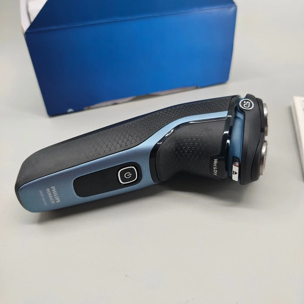 Philips Norelco Shaver 3600 Wet & Dry Electric Shaver 3000 Series Blue S3212/82